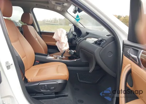 2016 BMW X3 xDrive28I z USA, uszkodzony, nr VIN 5UXWX9C53G0D71635